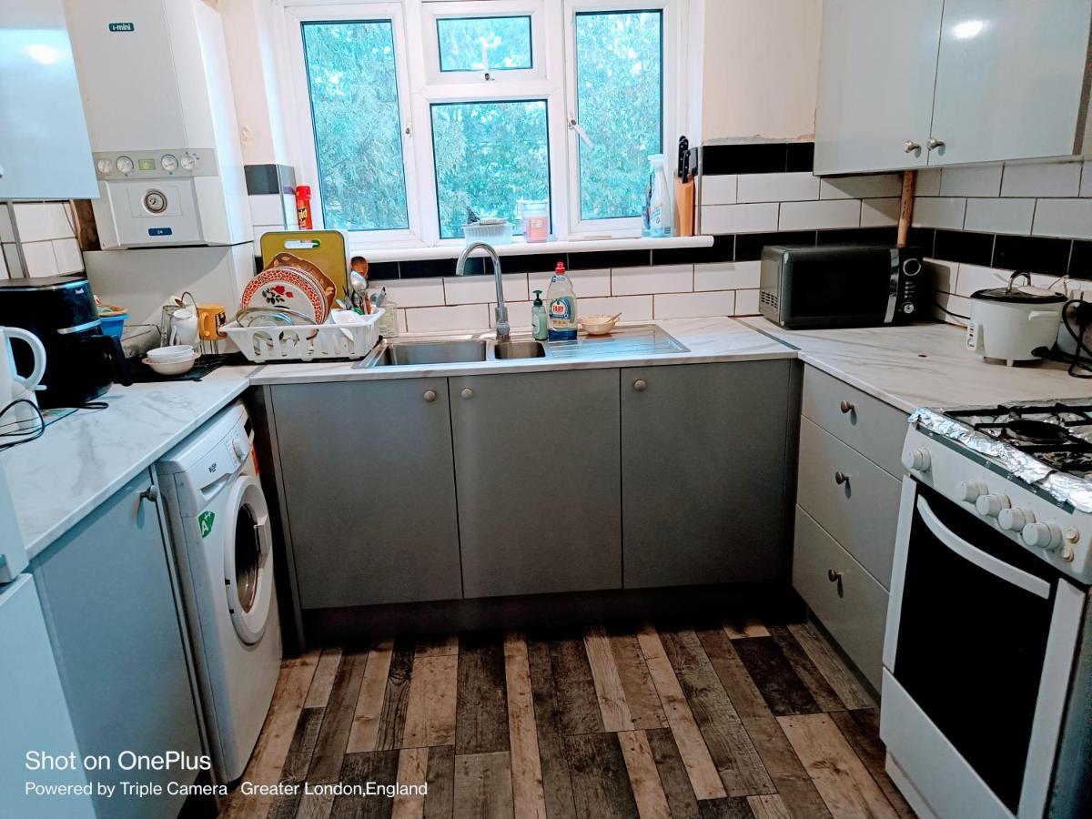 Appartamento London'S Bed With Breakfast & Free Parking Esterno foto